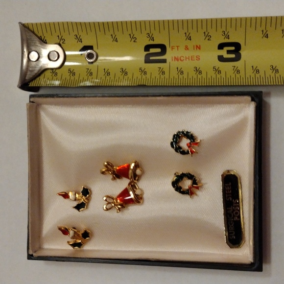 HP!! Vintage Set of 3 Adorable Tiny Christmas Holiday Earrings!! - Picture 6 of 6